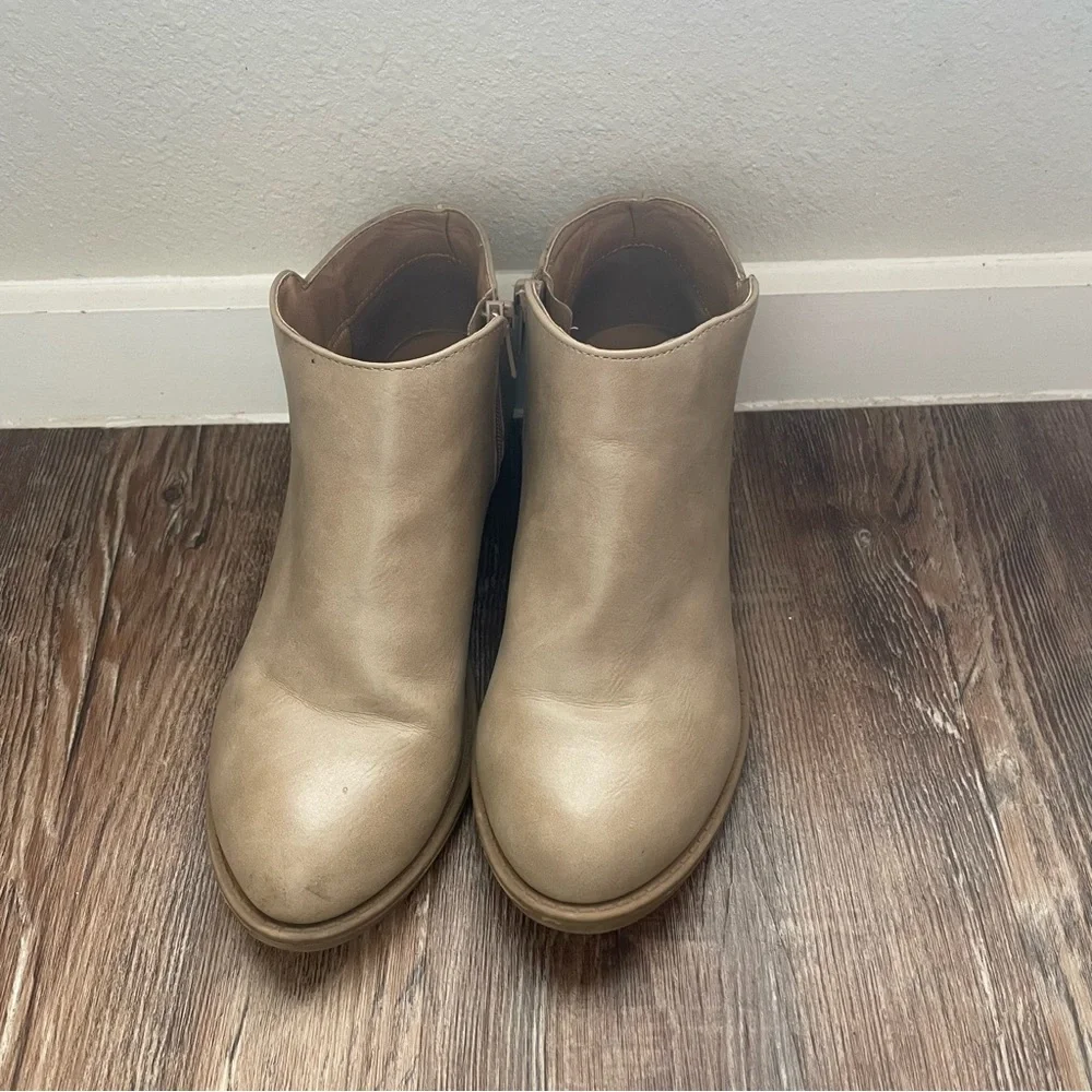 Soda Women's Mug Round Toe Tan Faux Leather Western Ankle Bootie shoes Size 6.5 - Picture 2 of 11